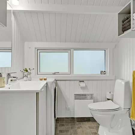 3 Bedroom Lovely In 別荘 Brovst